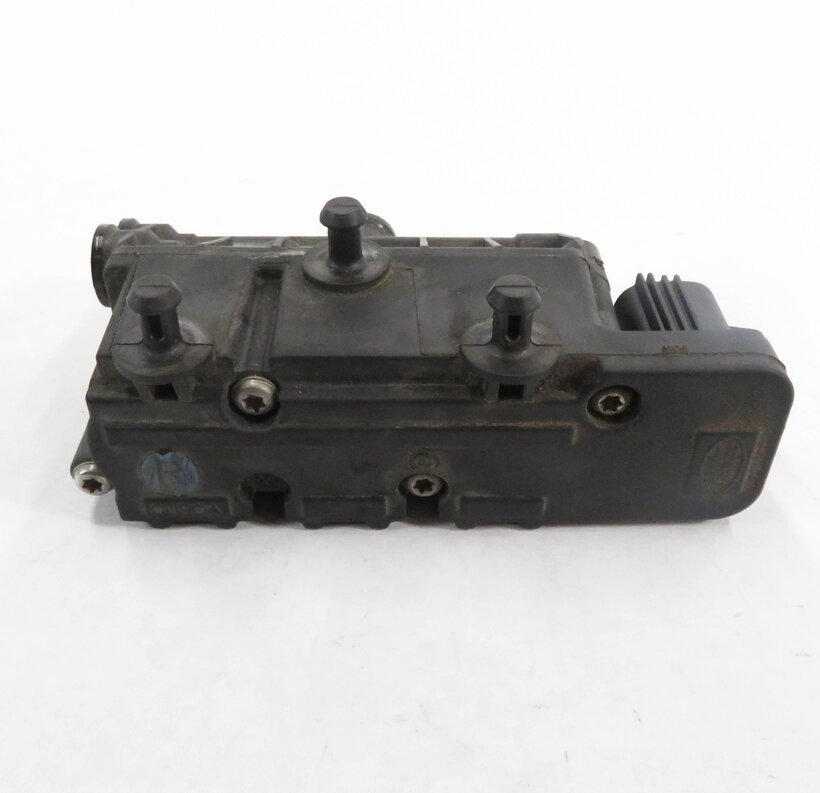 Thumbnail 2: 2011 RANGE ROVER (L322) AIR SUSPENSION PRESSURE RELIEF VALVE BLOCK