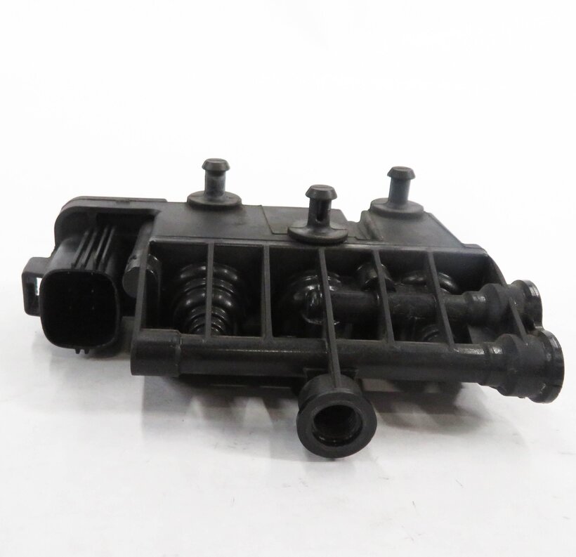 Thumbnail 4: 2011 RANGE ROVER (L322) AIR SUSPENSION PRESSURE RELIEF VALVE BLOCK