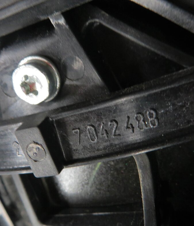 Thumbnail 6: 2010-2012 RANGE ROVER (L322) FRONT / REAR - PASSENGER DOOR HANDLE (BLACK & GRAY)