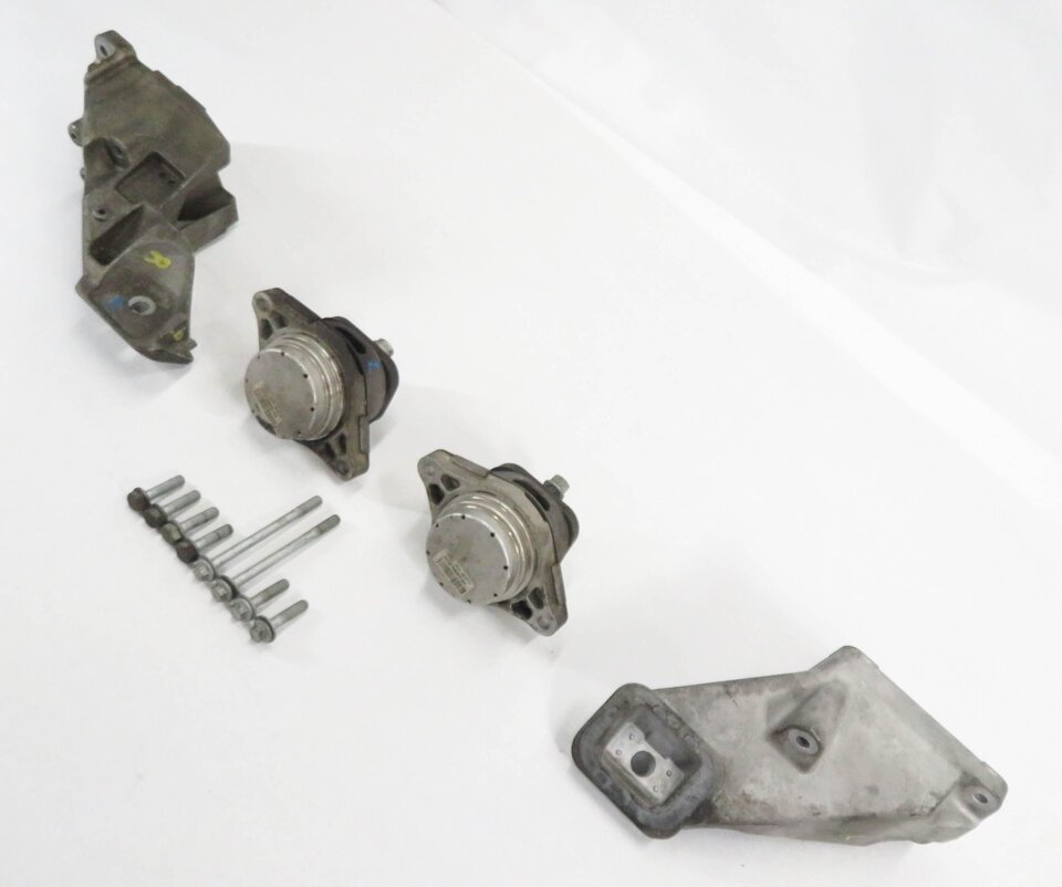 2011 RANGE ROVER (L322) 5.0L SUPERCHARGED - ENGINE MOTOR MOUNT BRACKET SET-4