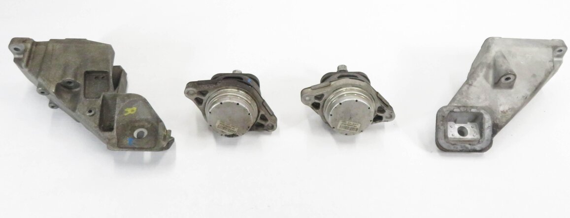 Thumbnail 2: 2011 RANGE ROVER (L322) 5.0L SUPERCHARGED - ENGINE MOTOR MOUNT BRACKET SET-4