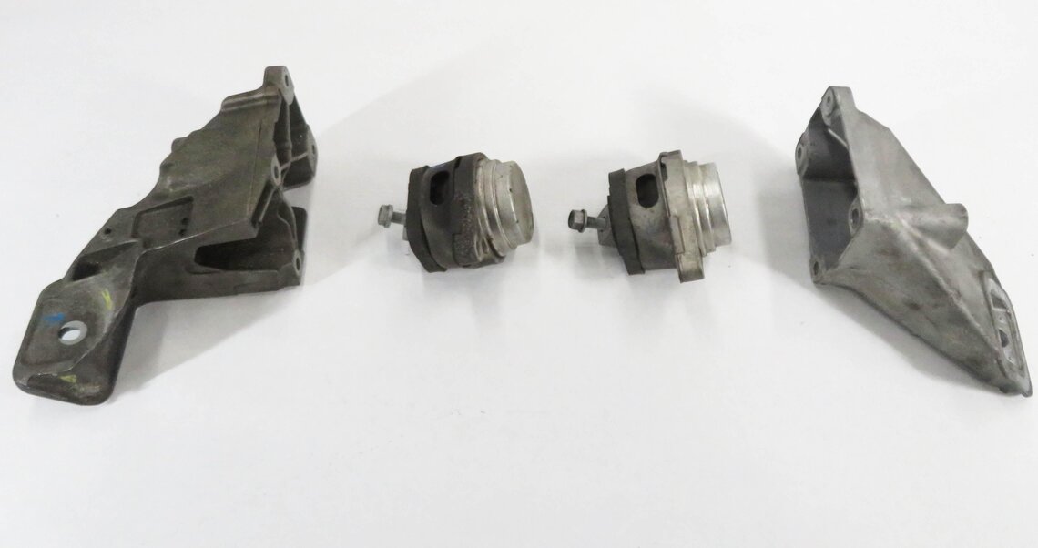 Thumbnail 3: 2011 RANGE ROVER (L322) 5.0L SUPERCHARGED - ENGINE MOTOR MOUNT BRACKET SET-4