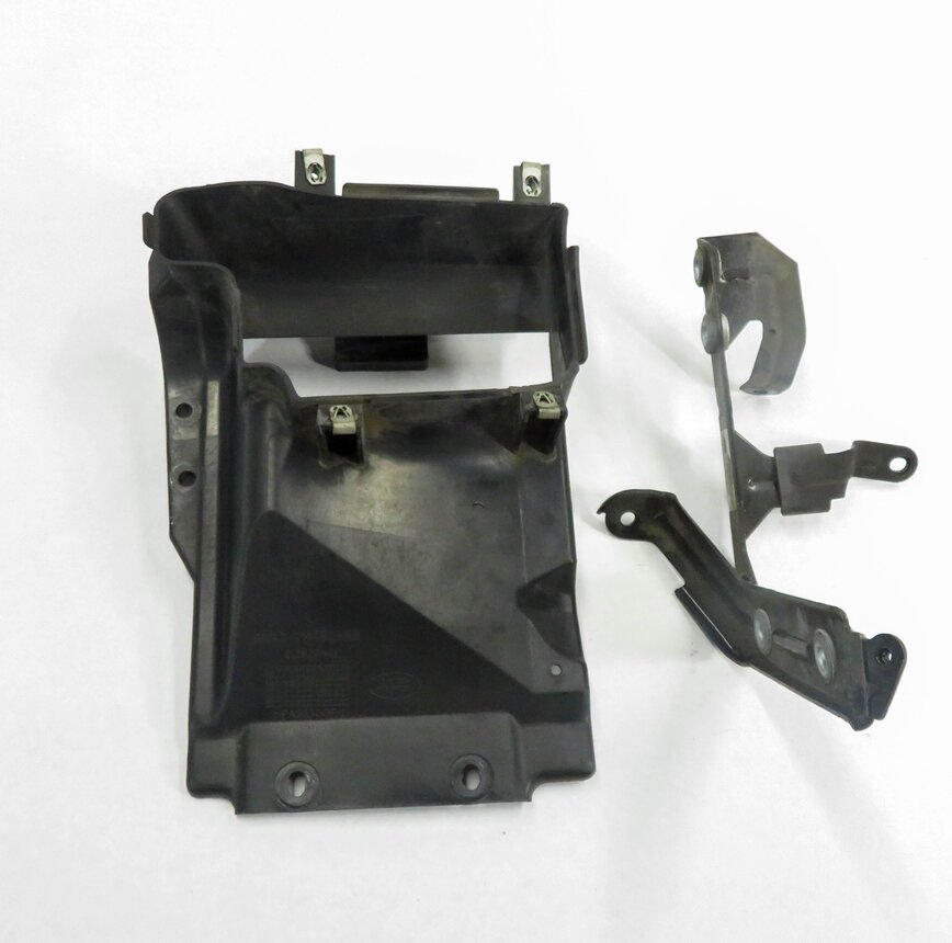 Thumbnail 2: 2011 RANGE ROVER (L322) 5.0L SUPERCHARGED - SECONDARY AUXILIARY RADIATOR SHROUD