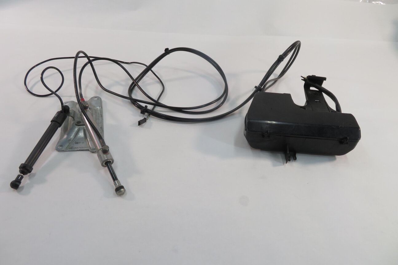 Thumbnail 7: 2006-2009 MERCEDES ML320 ML350 ML500 (W164) REAR TRUNK LIFT MOTOR w/ RAM & LINES