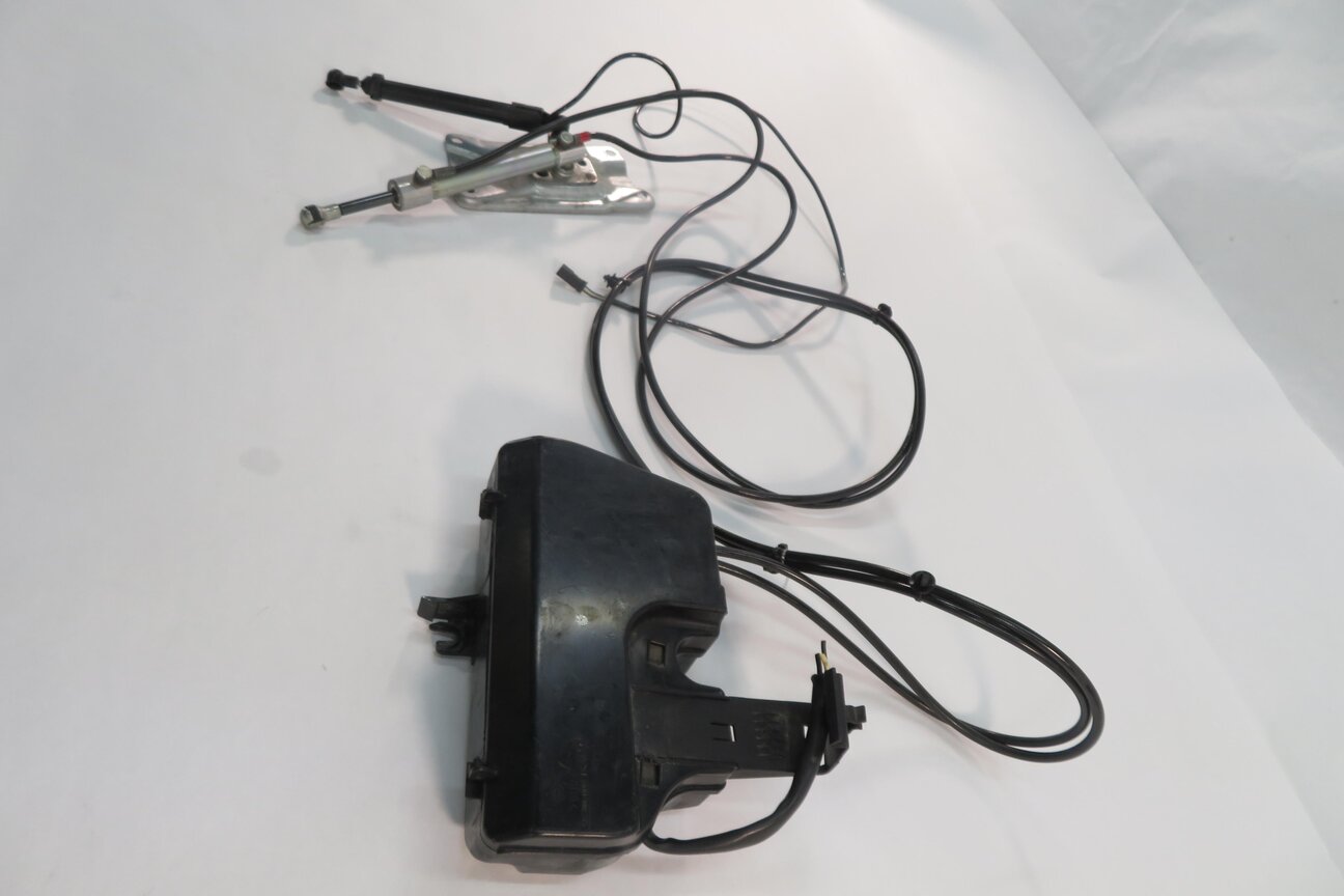 Thumbnail 9: 2006-2009 MERCEDES ML320 ML350 ML500 (W164) REAR TRUNK LIFT MOTOR w/ RAM & LINES