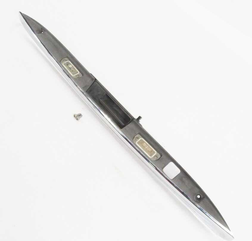 2009 MERCEDES BENZ GL550 (X164) REAR TRUNK HANDLE w/ LICENSE LIGHTS (CHROME)