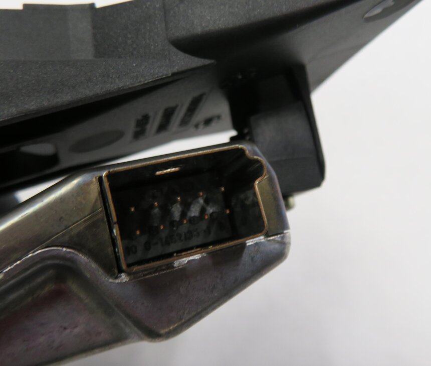 Thumbnail 7: 2011-2012 BMW 528i 535i 550i M5 (F10) FRONT LANE DEPARTURE WARNING CAMERA