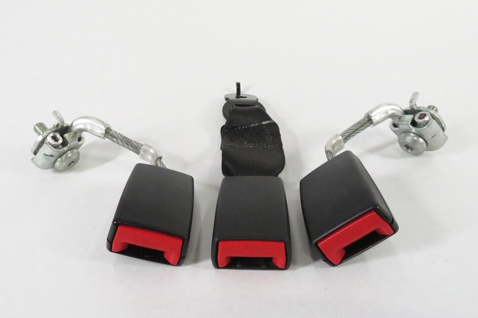 Thumbnail 2: 2011 BMW 550i (F10) REAR - LEFT / CENTER / RIGHT - SEATBELT RECEIVER SET (BLACK)
