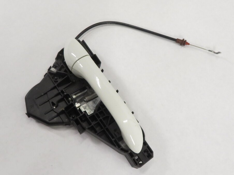 2009 MERCEDES BENZ ML320 (W164) RIGHT FRONT EXTERIOR DOOR HANDLE (CALCITE WHITE)