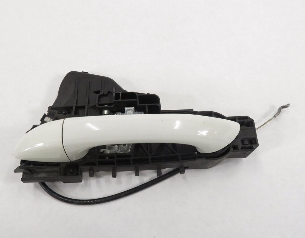 Thumbnail 2: 2009 MERCEDES BENZ ML320 (W164) LEFT REAR EXTERIOR DOOR HANDLE (CALCITE WHITE)