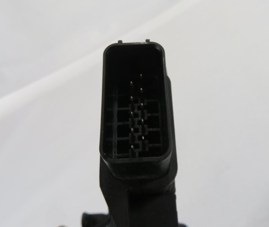 Thumbnail 6: 2005-2008 LAND ROVER LR3 (06-08 RANGE ROVER SPORT L320) LEFT FRONT DOOR LATCH