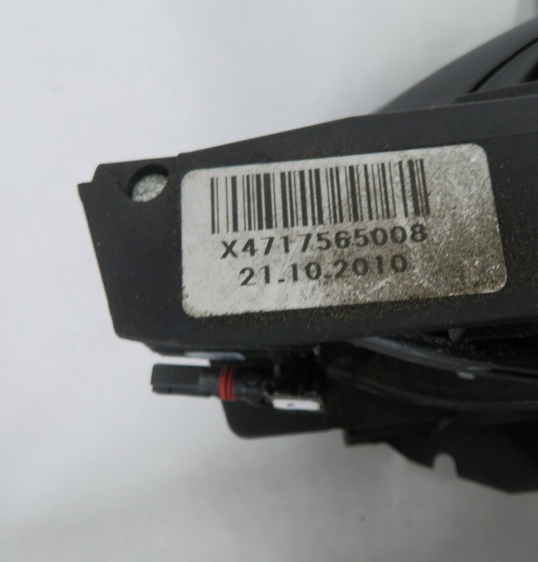Thumbnail 6: 2011-2016 BMW 528i 535i 550i M5 (F10) RIGHT FRONT DOOR HANDLE w/ LIGHT (BLACK)