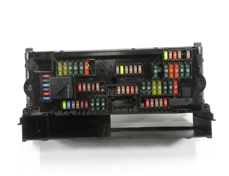 Thumbnail 2: 2011 BMW 535i (F10) FRONT INTERIOR DASH POWER DISTRIBUTION RELAY FUSE BOX