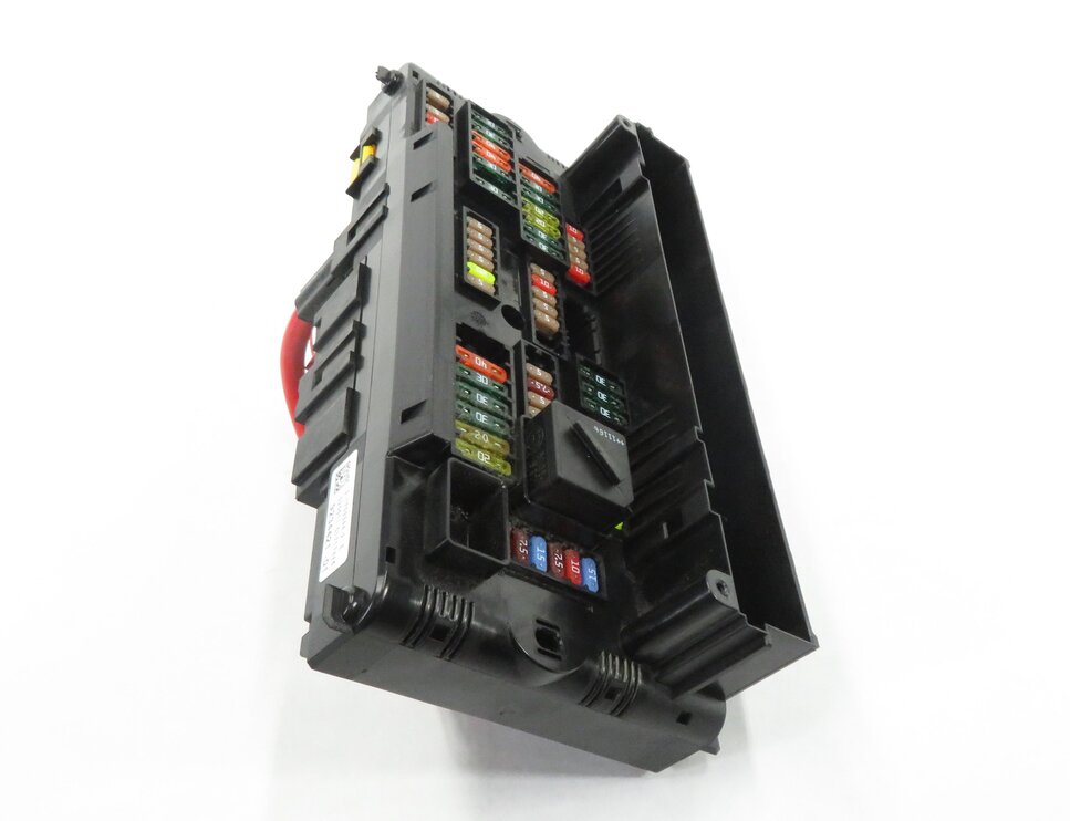 Thumbnail 3: 2011 BMW 535i (F10) FRONT INTERIOR DASH POWER DISTRIBUTION RELAY FUSE BOX