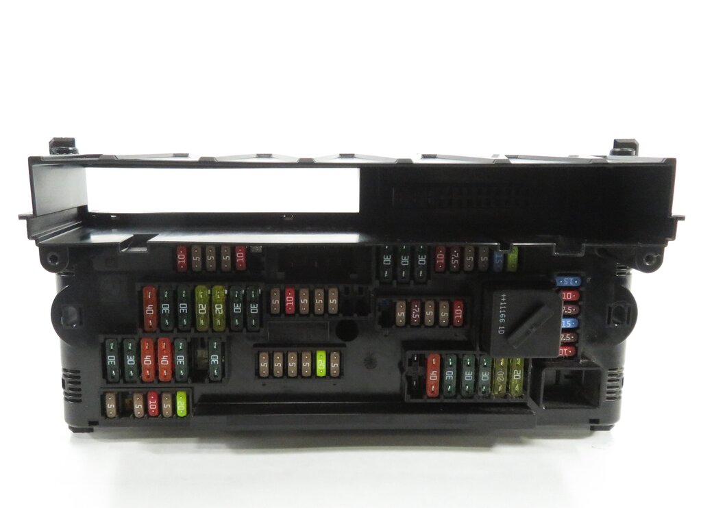 Thumbnail 4: 2011 BMW 535i (F10) FRONT INTERIOR DASH POWER DISTRIBUTION RELAY FUSE BOX