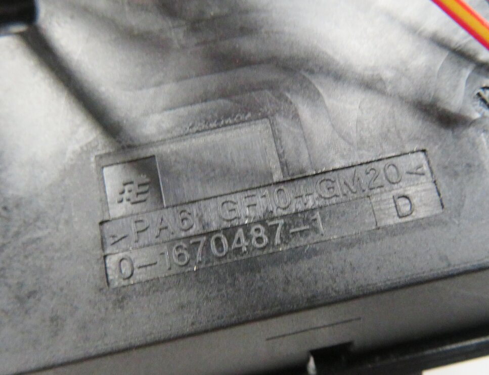 Thumbnail 5: 2011 BMW 535i (F10) FRONT INTERIOR DASH POWER DISTRIBUTION RELAY FUSE BOX
