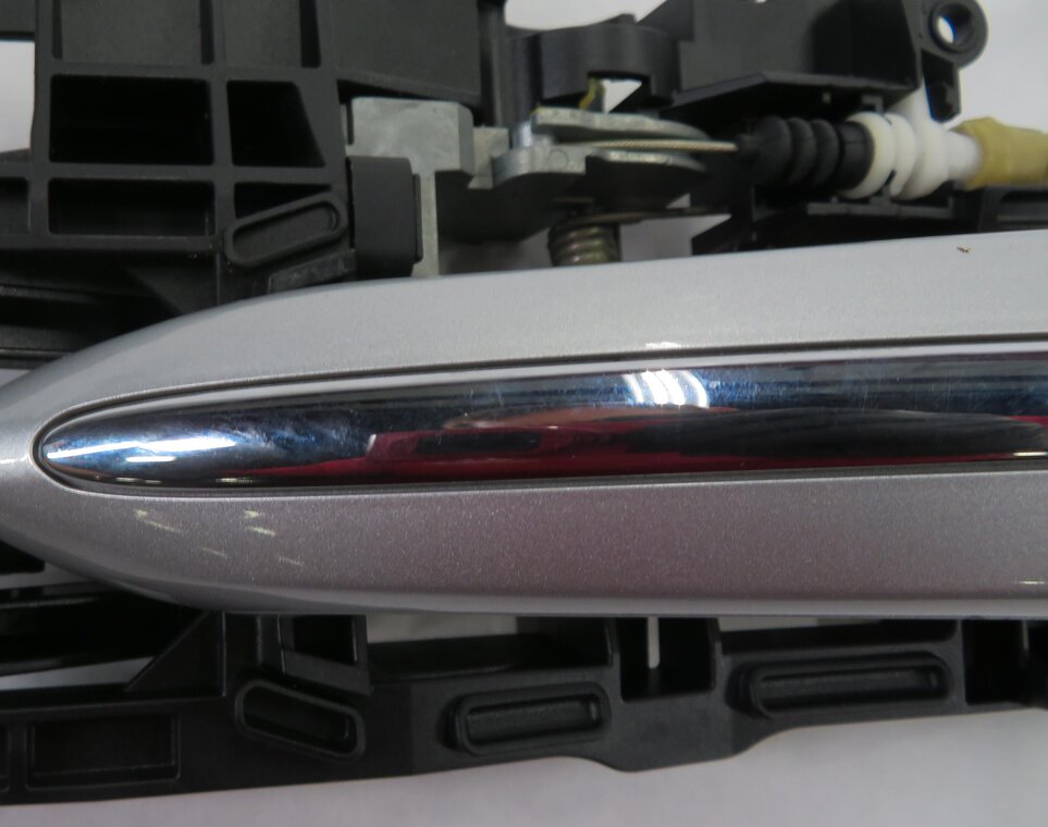 Thumbnail 8: 2011-2016 BMW 528i 535i 550i M5 (F10) RIGHT FRONT DOOR HANDLE w/ LIGHT (SILVER)