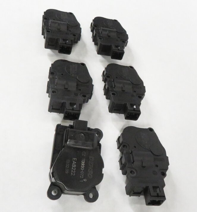 Thumbnail 3: 2009 BMW Z4 (E89) HVAC HEATER A/C AIR BOX BLEND DOOR SERVO ACTUATOR MOTOR SET-6