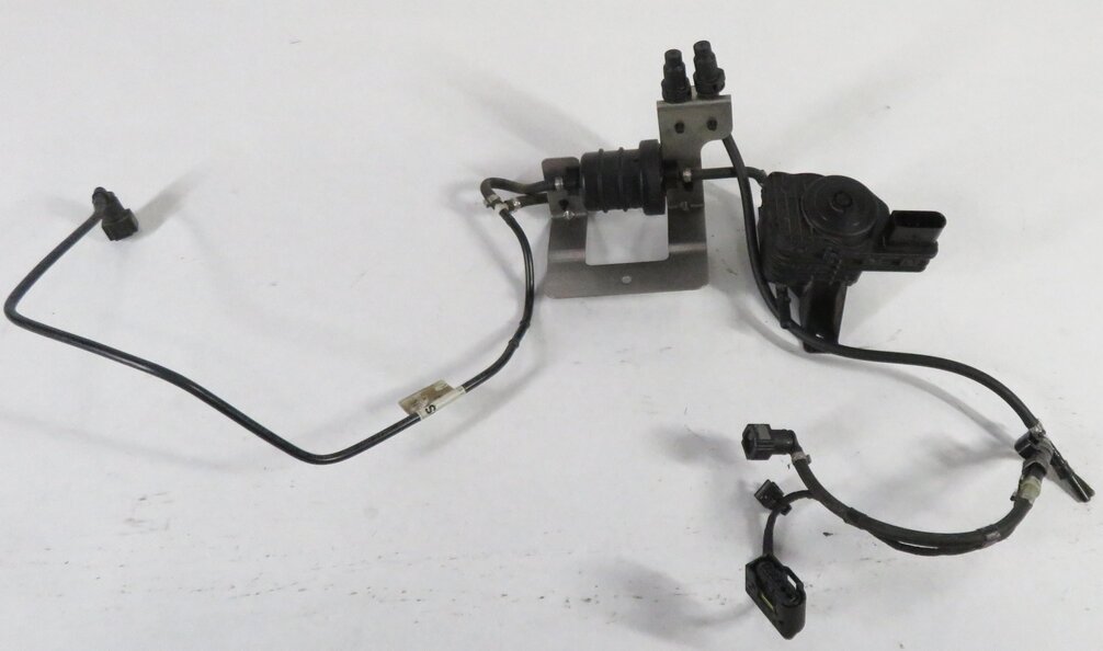 Thumbnail 2: 2010 BMW X5 (E70) 3.0L M57Y DIESEL ENGINE - DIESEL EMISSION FLUID TRANSFER PUMP