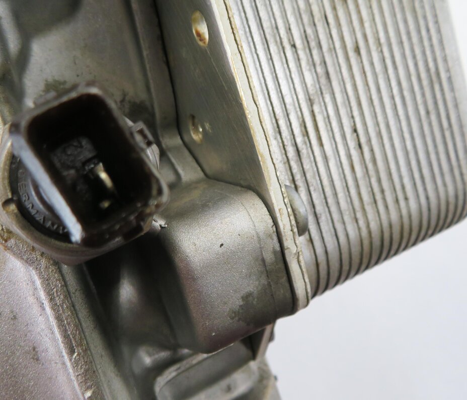 Thumbnail 5: 2011 BMW X5 (E70) 3.0L M57Y TURBO DIESEL ENGINE MOTOR OIL FLUID FILTER HOUSING