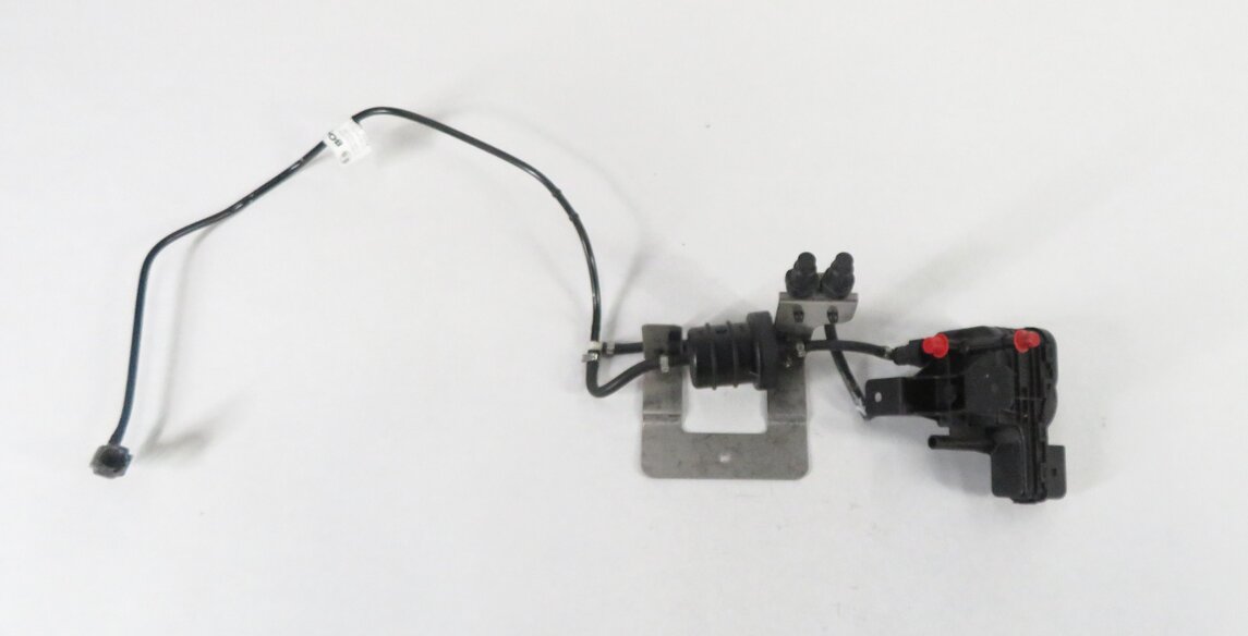 Thumbnail 4: 2011 BMW X5 (E70) 3.0L M57Y ENGINE DEF DIESEL EMISSION FLUID TRANSFER PUMP