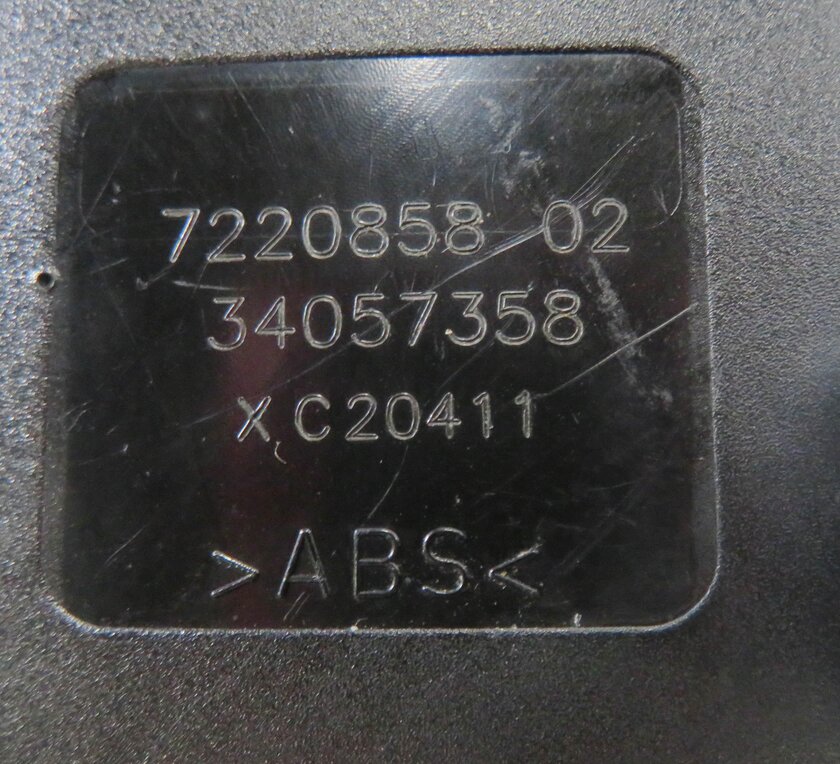 Thumbnail 5: 2011 BMW 750i (F01) REAR SEAT SEATBELT BUCKLE RECEIVER SET-3 (BLACK)
