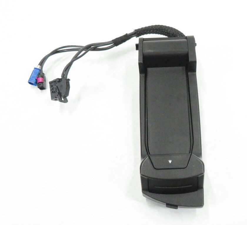 Thumbnail 2: 2011 BMW 750i (F01) CENTER CONSOLE SNAP IN PHONE CRADLE HOUSING CHARGER