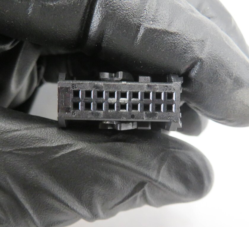 Thumbnail 7: 2011 BMW 750i (F01) CENTER CONSOLE SNAP IN PHONE CRADLE HOUSING CHARGER