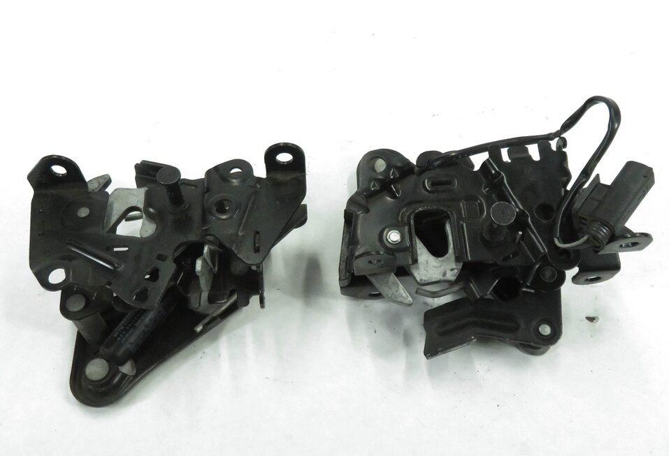 Thumbnail 2: 2011 BMW 750i (F01) FRONT LEFT & RIGHT LOWER HOOD LOCK LATCH SET-2