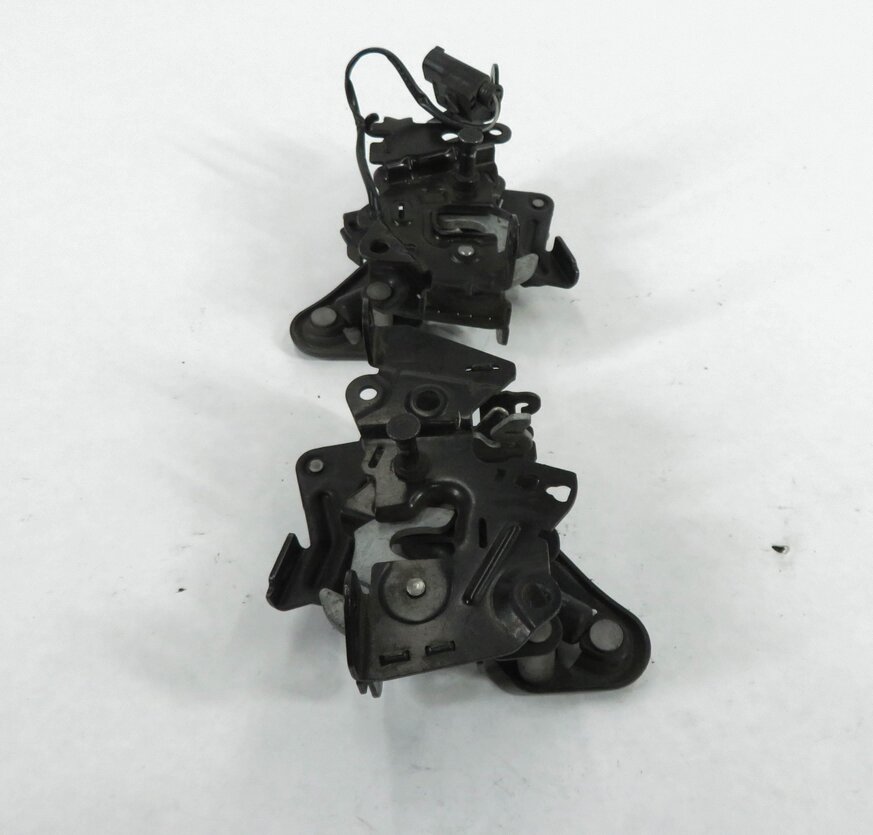 Thumbnail 3: 2011 BMW 750i (F01) FRONT LEFT & RIGHT LOWER HOOD LOCK LATCH SET-2