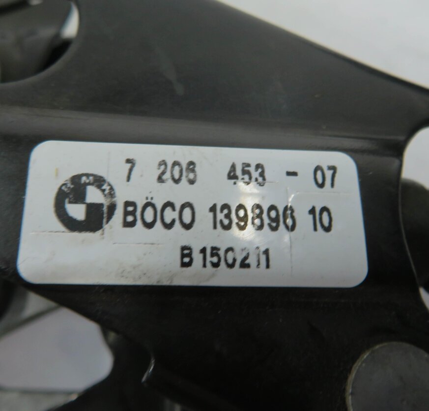 Thumbnail 6: 2011 BMW 750i (F01) FRONT LEFT & RIGHT LOWER HOOD LOCK LATCH SET-2