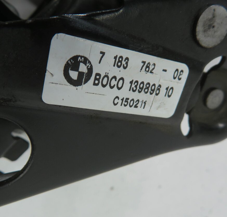Thumbnail 7: 2011 BMW 750i (F01) FRONT LEFT & RIGHT LOWER HOOD LOCK LATCH SET-2
