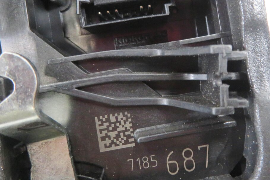 Thumbnail 5: 2011-2015 BMW 740i 750i 760i (F01) LEFT SIDE REAR DOOR LOCK LATCH (SOFT CLOSE)