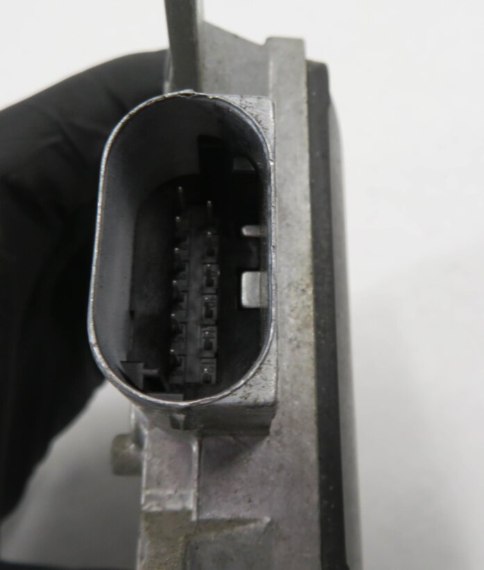 Thumbnail 6: 2011 BMW 750i (F01) LEFT DRIVER REAR LANE DEPARTURE WARNING MODULE (SLAVE)