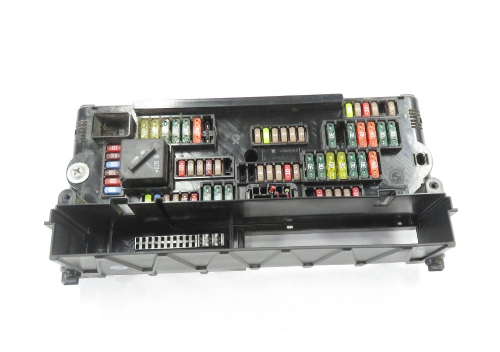 Thumbnail 2: 2011 BMW 750i (F01) FRONT POWER DISTRIBUTION RELAY FUSE BOX