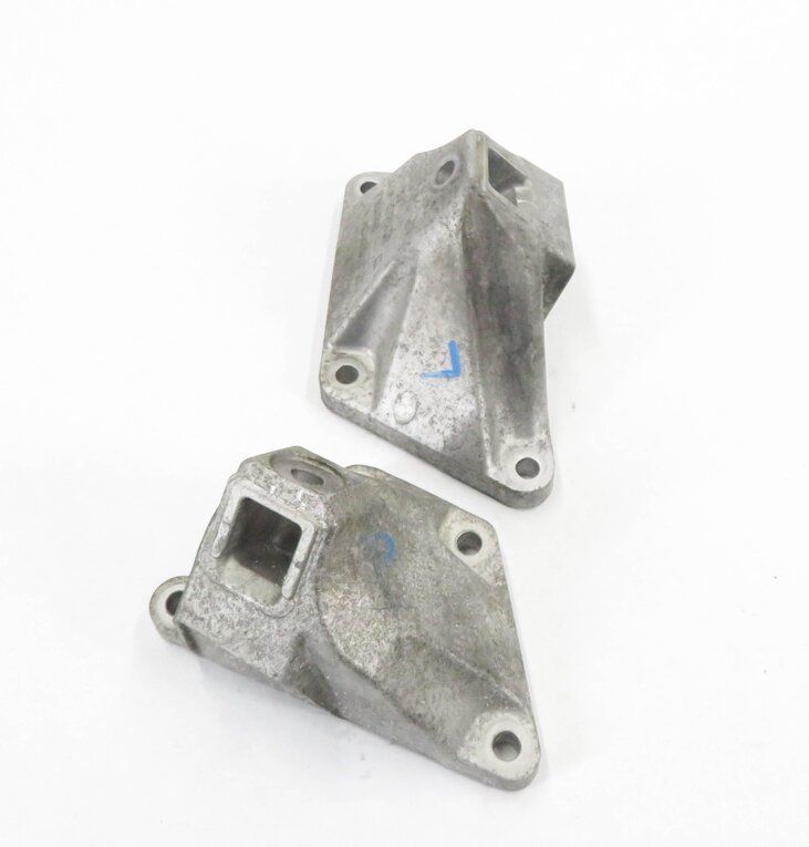 Thumbnail 3: 2011 BMW 750i (F01) 4.4L N63 TWIN TURBO MOTOR - LEFT & RIGHT ENGINE BRACKET SET