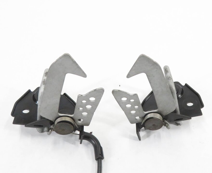 Thumbnail 4: 2012 BMW 528i (F10) FRONT LEFT & RIGHT UPPER HOOD LOCK LATCH SET-2