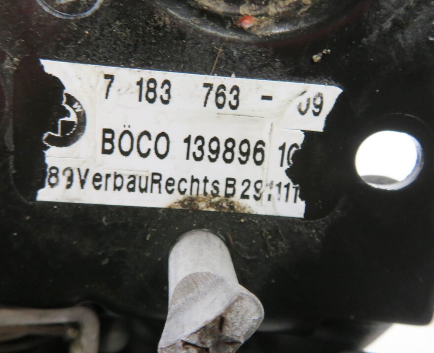 Thumbnail 5: 2012 BMW 528i (F10) FRONT LEFT & RIGHT UPPER HOOD LOCK LATCH SET-2