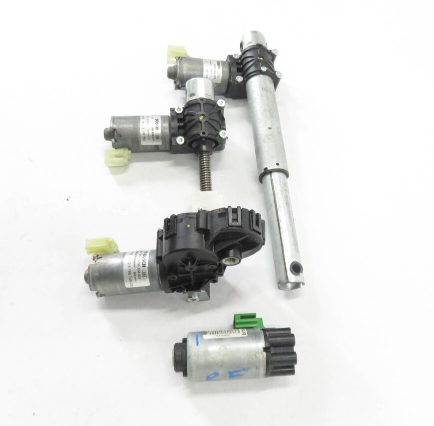 Thumbnail 3: 2012 BMW 528i (F10) RIGHT FRONT PASSENGER POWER SEAT MOTOR SET-4