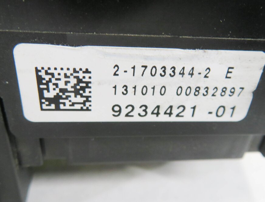 Thumbnail 5: 2011 BMW ACTIVE HYBRID 7 (F04) FRONT POWER DISTRIBUTION RELAY FUSE BOX