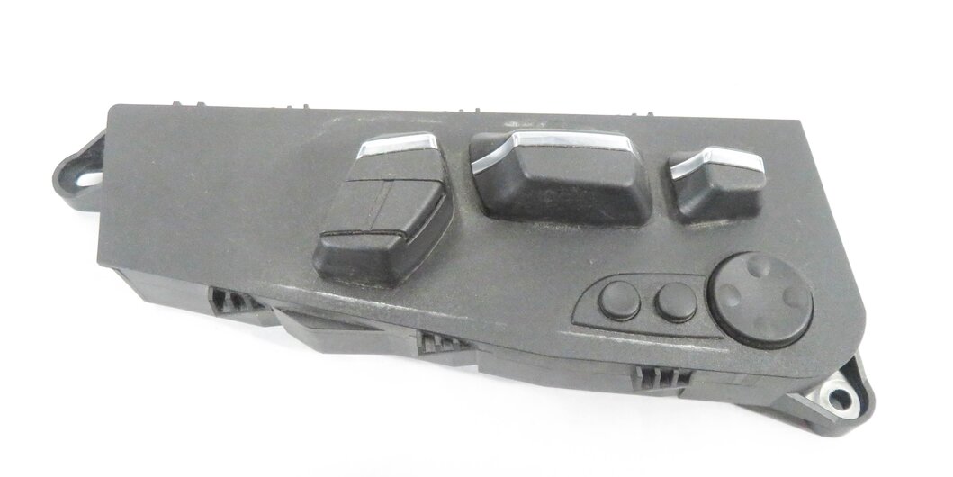 Thumbnail 4: 2011 BMW ACTIVE HYBRID 7 (F04) LEFT FRONT DRIVER POWER SEAT ADJUSTMENT SWITCH