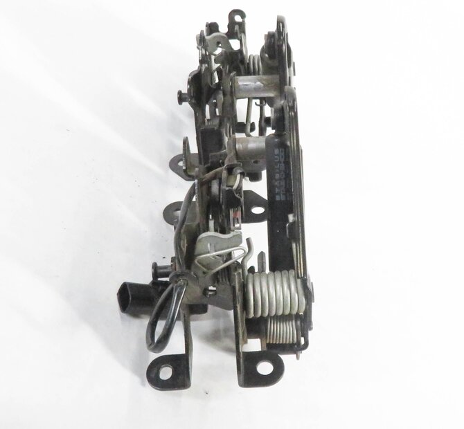 Thumbnail 3: 2011 BMW ACTIVE HYBRID 7 (F04) FRONT LEFT & RIGHT LOWER HOOD LATCH SET-2