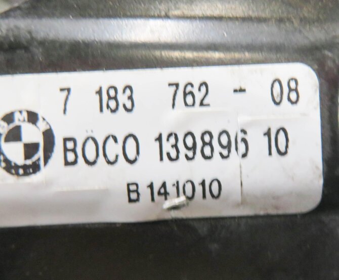 Thumbnail 5: 2011 BMW ACTIVE HYBRID 7 (F04) FRONT LEFT & RIGHT LOWER HOOD LATCH SET-2