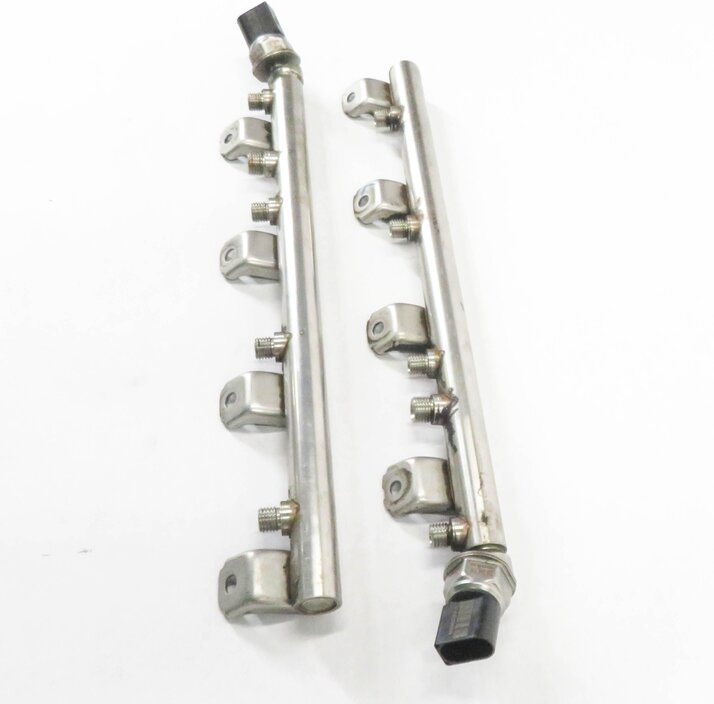 Thumbnail 3: 2011 BMW ACTIVE HYBRID 7 (F04) 4.4L N63 TWIN TURBO ENGINE INJECTION FUEL RAIL