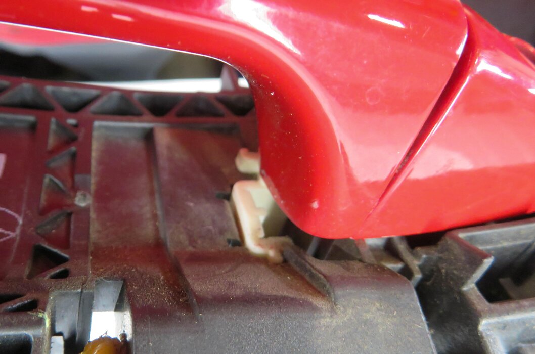 Thumbnail 9: 08-17 MERCEDES C250 C300 C63 E350 E400 E550 GLK350 LEFT FRONT DOOR HANDLE (RED)