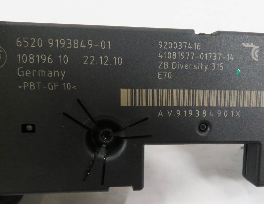 Thumbnail 6: 2011 BMW X5 (E70) RADIO STEREO ANTENNA DIVERSITY AMP AMPLIFIER MODULE