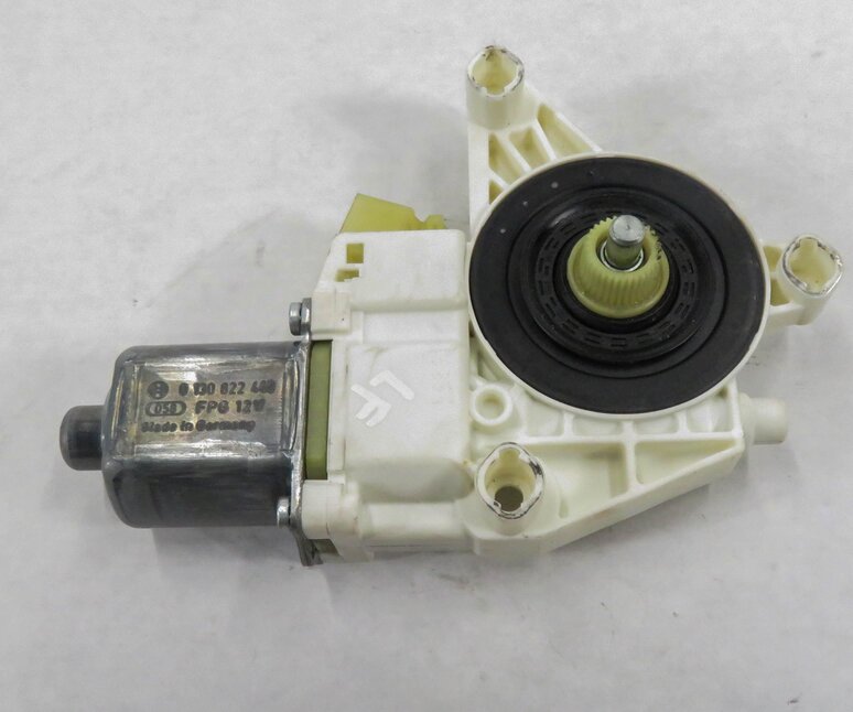 Thumbnail 2: 2008-2016 MB C230 C250 C300 C350 C63 E350 E500 E550 E63 LEFT FRONT WINDOW MOTOR