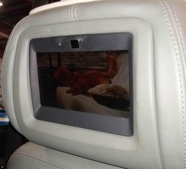 Thumbnail 2: 2006 RANGE ROVER (L322) RIGHT PASSENGER HEADREST w/ SCREEN (OXFORD LEATHER)
