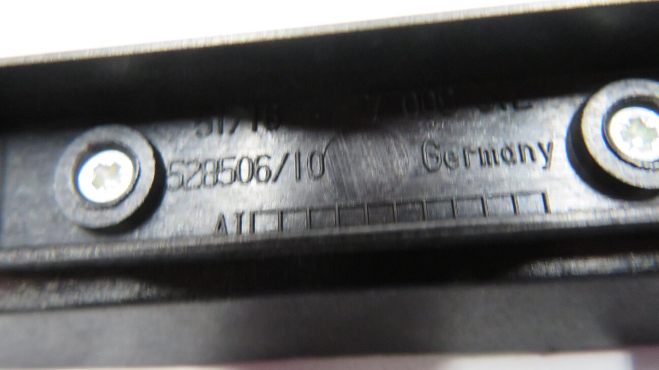 Thumbnail 6: 2007 BMW M6 (E63) ///M - FRONT CENTER CONSOLE TRIM (CARBON FIBER)