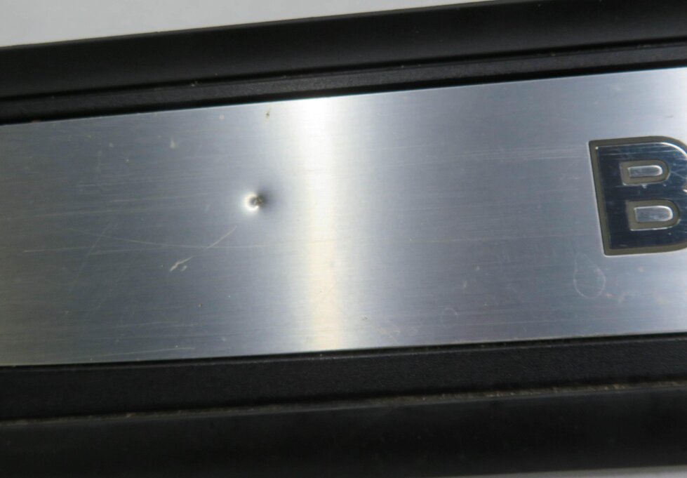 Thumbnail 10: 2011 BMW 750i (F01) DOOR SILL TRIM SET-4 (LIGHT UP)